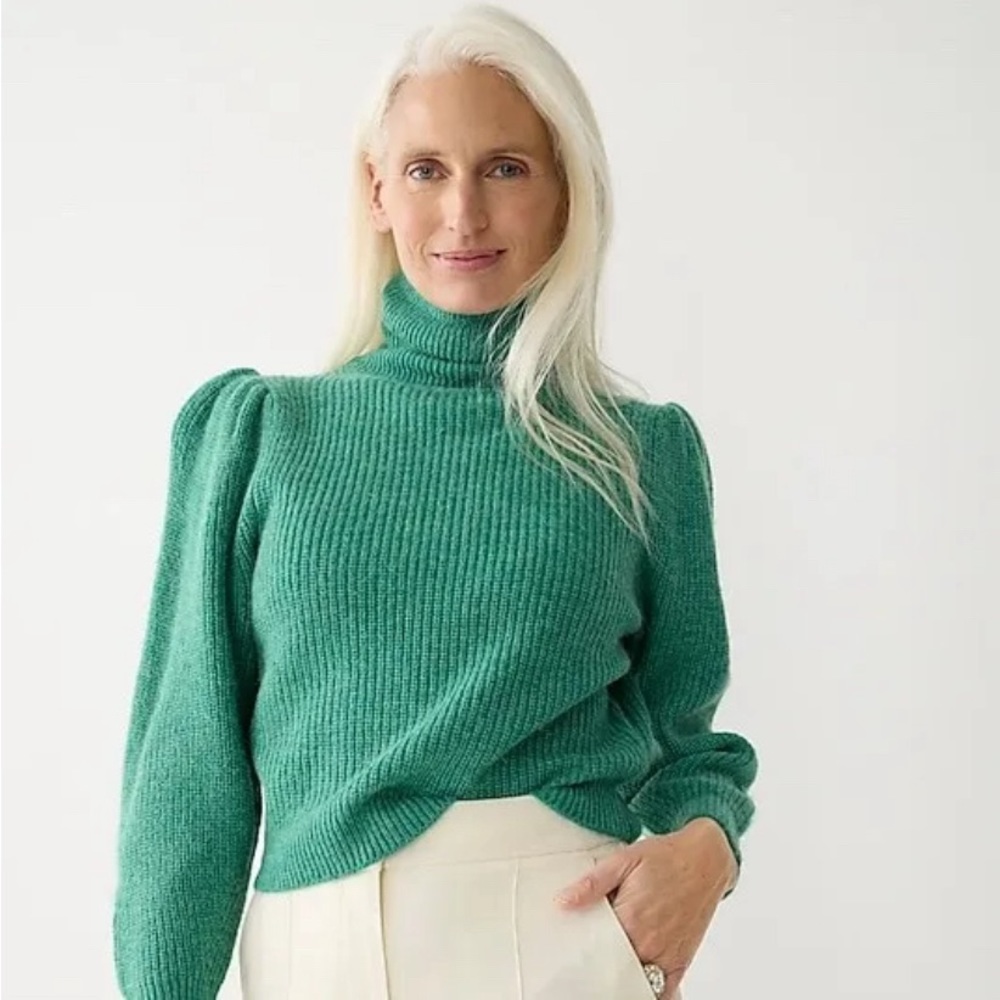 Cropped puff-sleeve turtleneck sweater